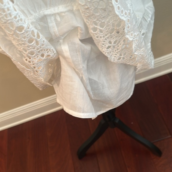 White Embroidered V-Neck Dress Women’s eyelet lined button XS Spring Summer - Picture 4 of 8